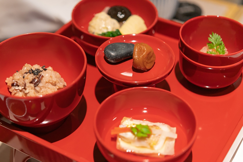 お食い初めでは何をすればいい 由来や必要なものなどの基本を紹介 てづくり工房 木都