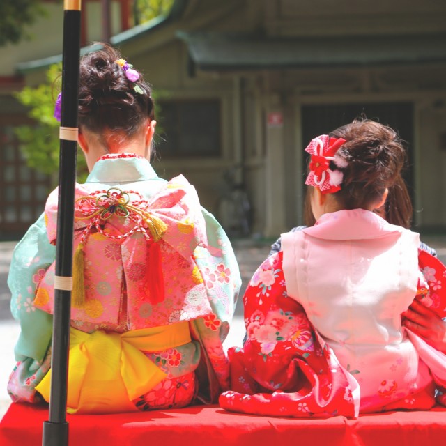 二人目の女の子にも雛人形は必要?共有・新調・姉妹飾りの考え方