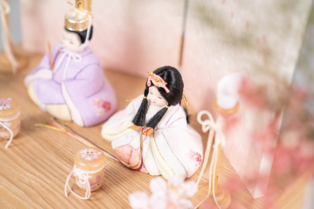 ひな祭りってどんな行事？意味や由来、雛人形の飾り方