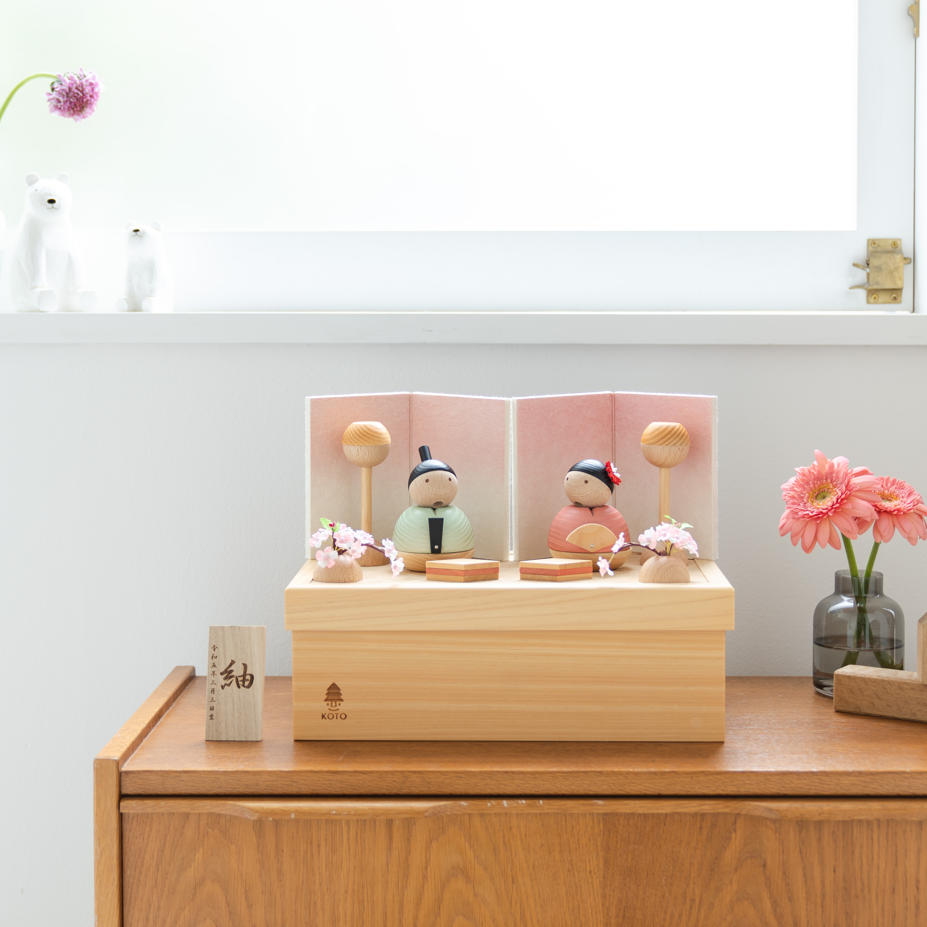 コンパクトでかわいい「ことの木製ひな人形」 コンパクトでかわいい「ことの木製ひな人形」