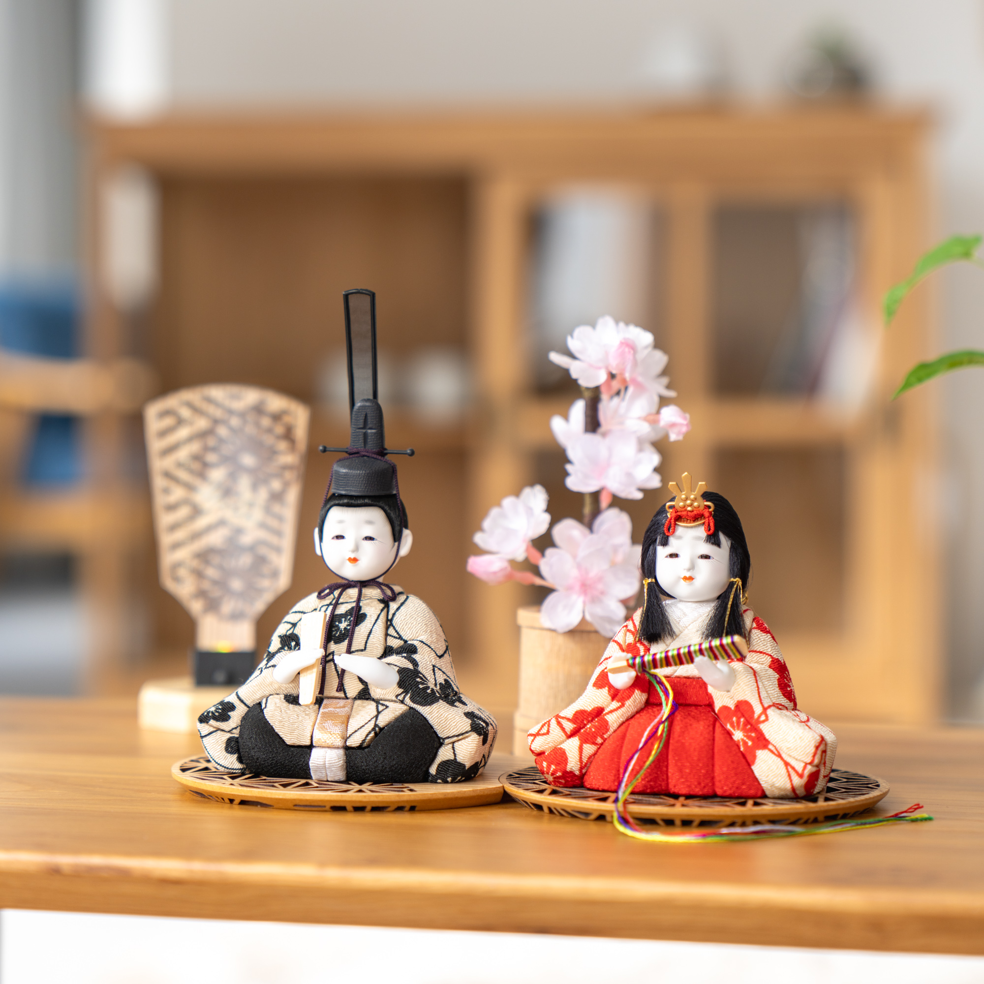 木目込　お雛様 　素飾りコンパクトサイズ毛せん付 コンパクトサイズのかわいい創作木目込み雛人形桜飾りが安い